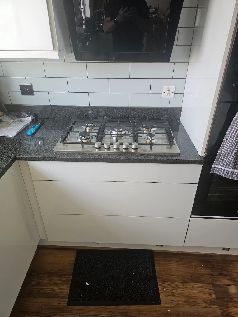 Gas hob fitted and connected